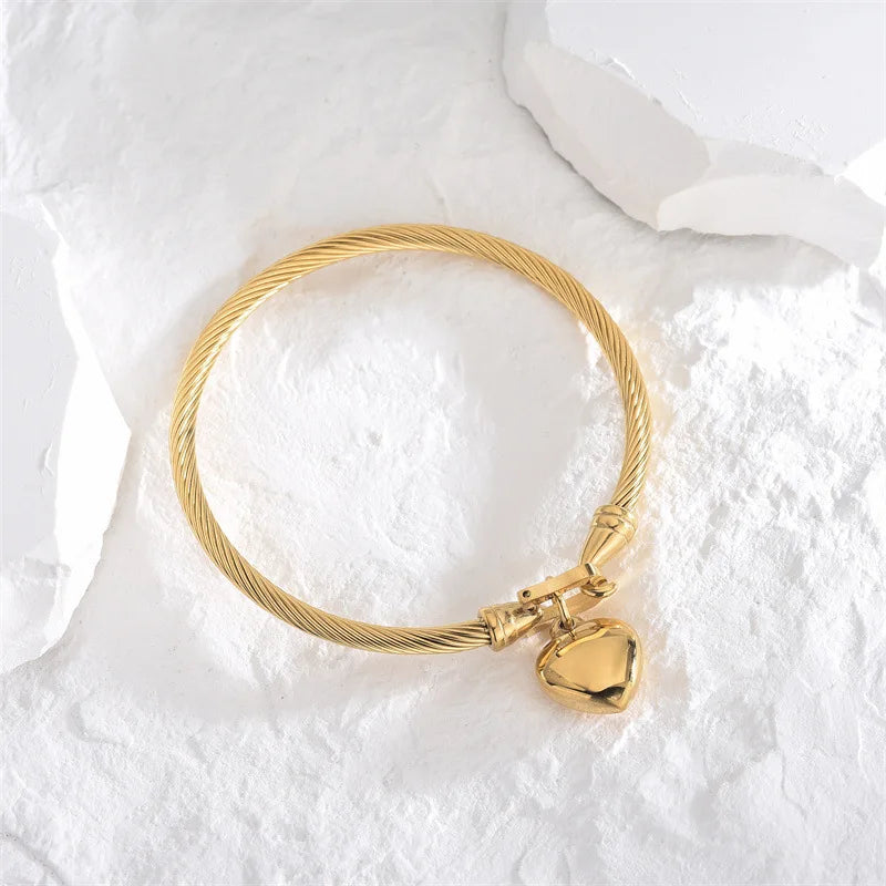 Gold Bracelet with Heart Pendant